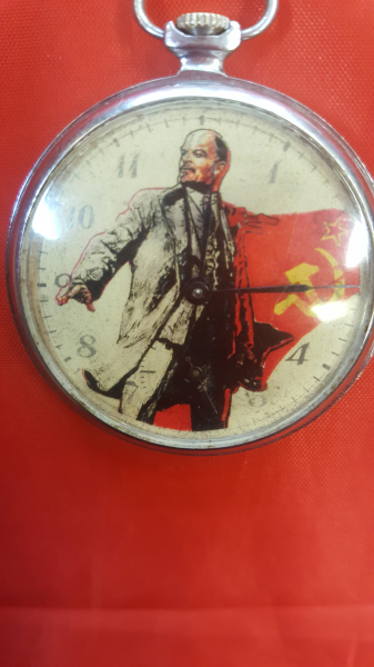 USSR Soviet Union pocket watch MOLNIJA with Lenin Working condition Size 45mm diameter Look photos military antiques
