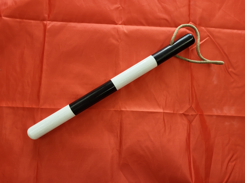 Бетінде отырған әйелдің порно видеосы